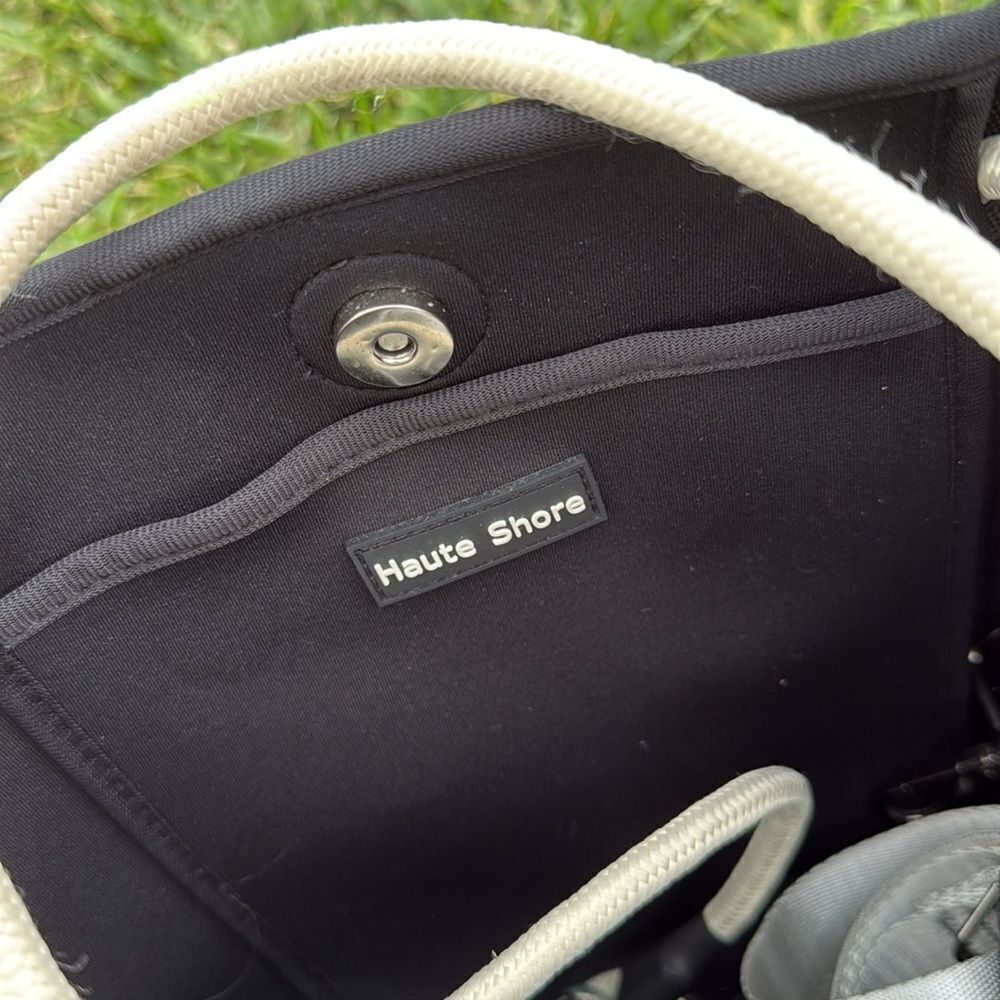 Whit Coated Neoprene Tote Bag - Picture 4 of 4